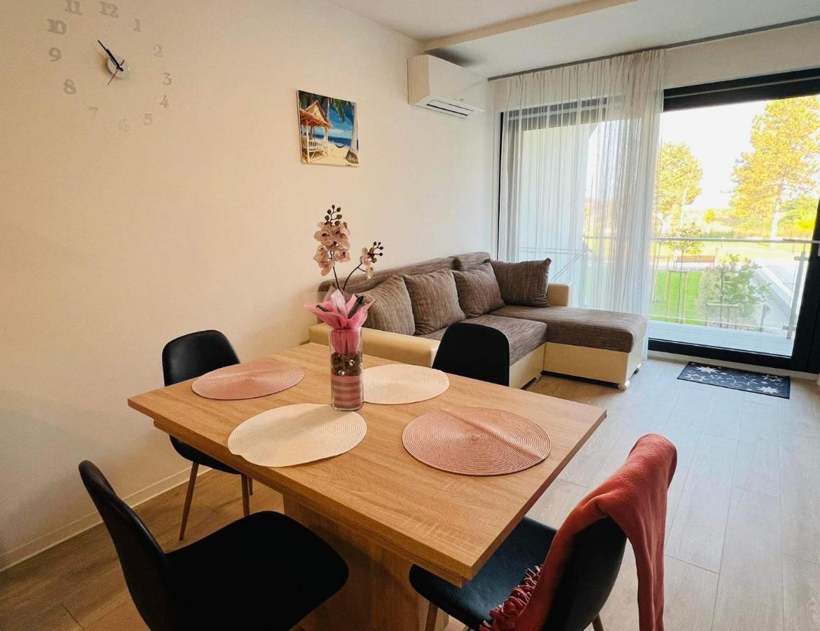 Medences Panoramas Balatom Apartman Siofok Bagian luar foto