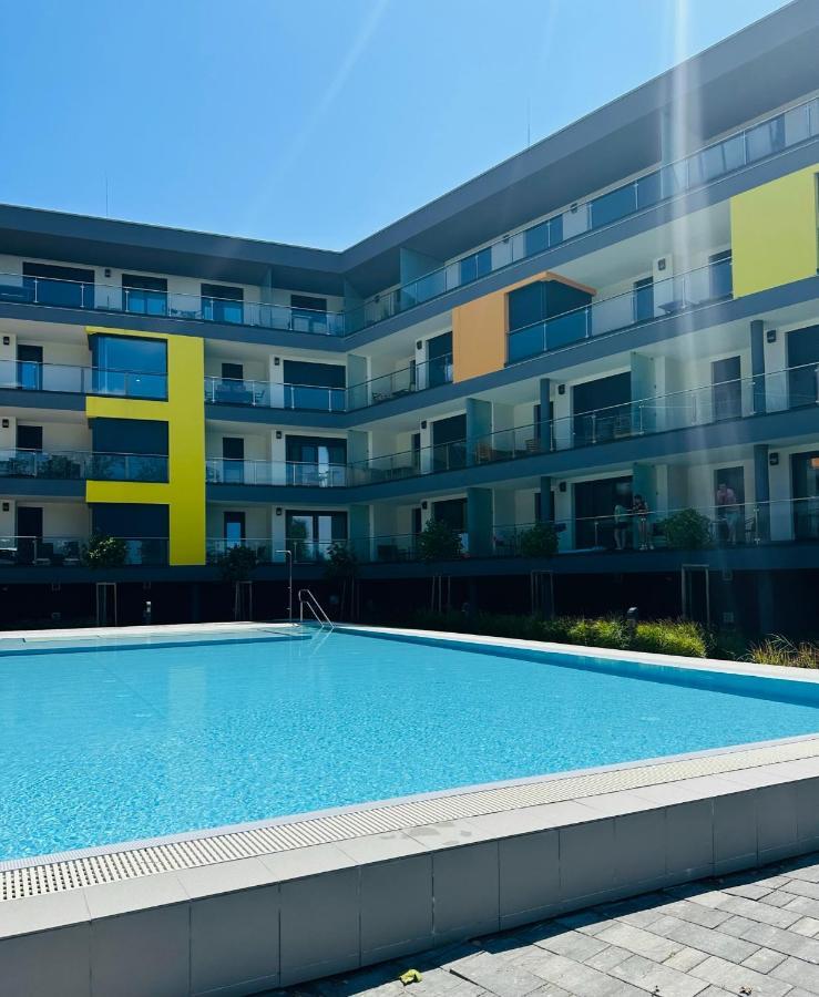 Medences Panoramas Balatom Apartman Siofok Bagian luar foto